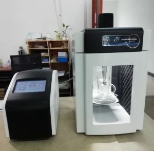 Kouman yo itilize machin netwayaj ultrasons pou netwaye avèk efikasite